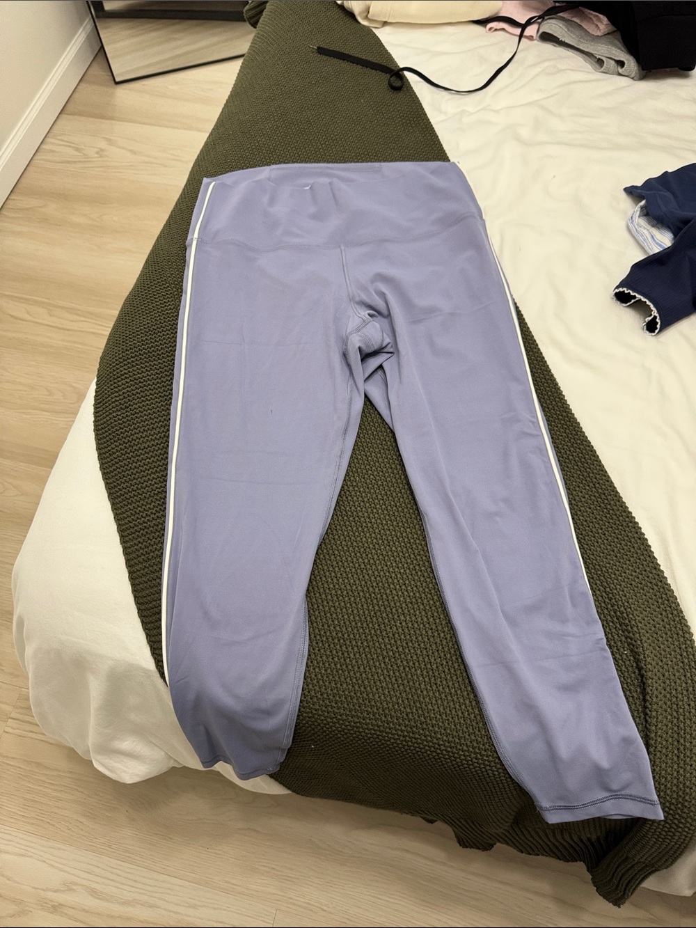 Old Navy Lavender Leggings with White Side Stripe
